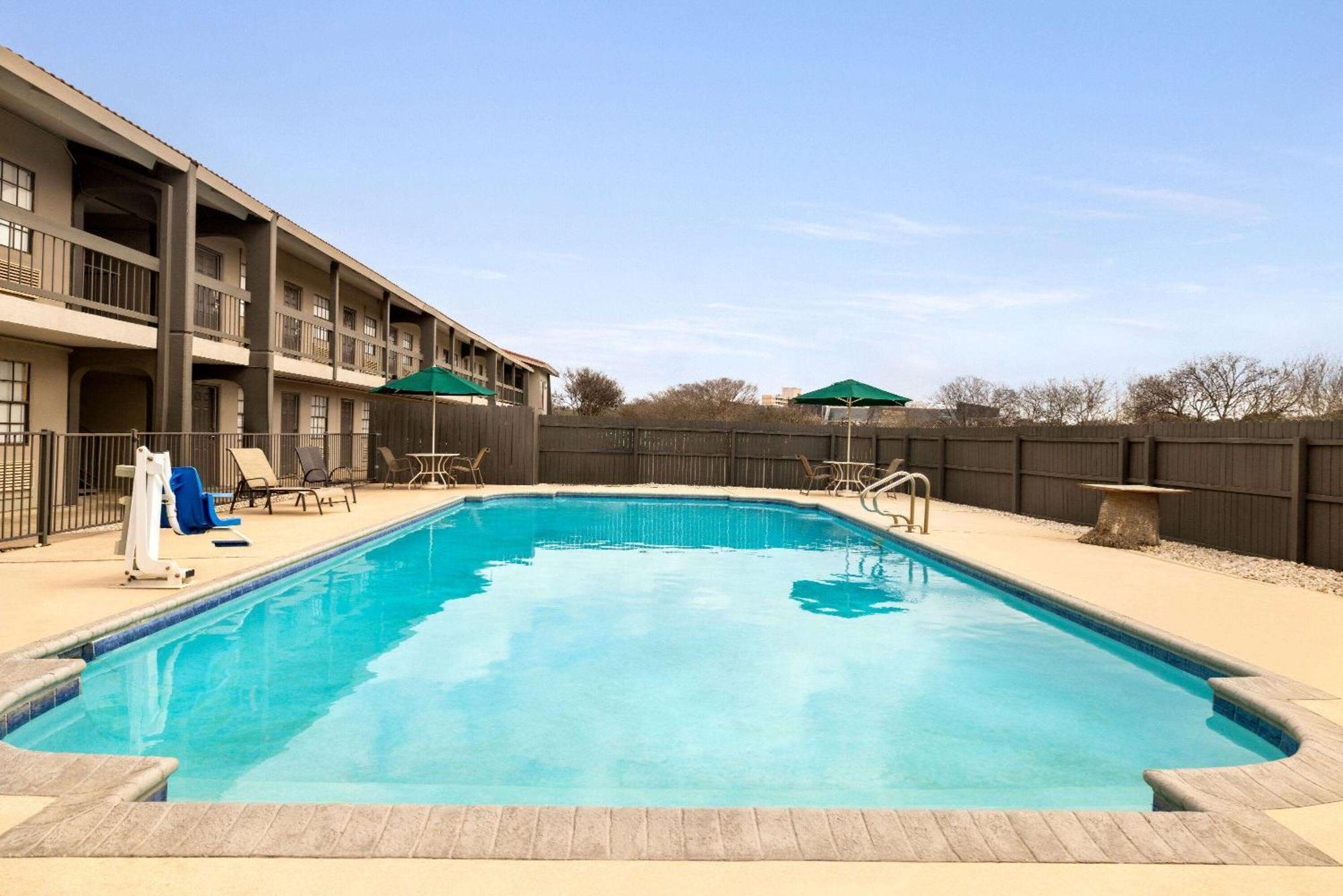 La Quinta Inn By Wyndham San Antonio Lackland Ngoại thất bức ảnh